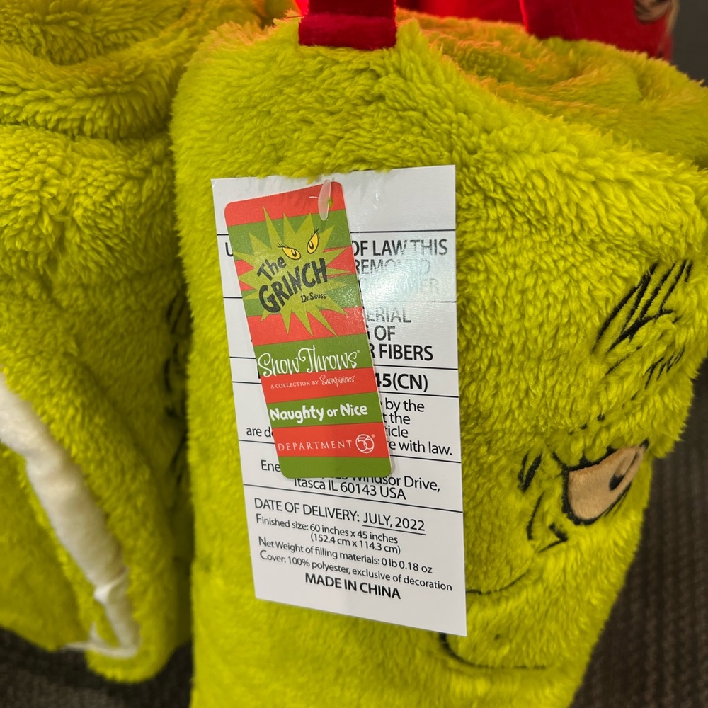 The grinch snow throw blanket